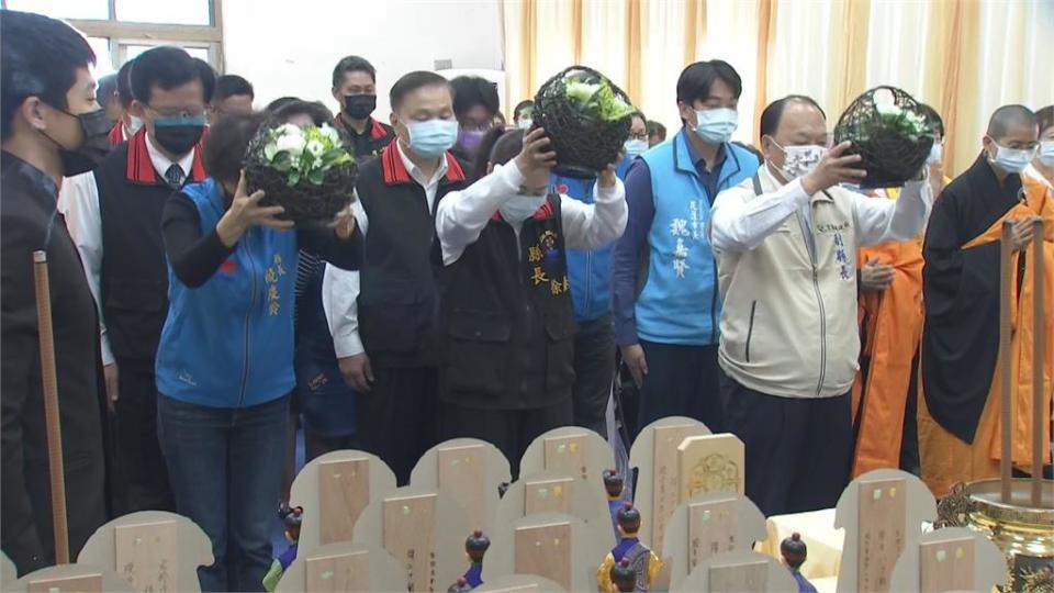 快新聞／「太魯閣事件頭七」宜花東首長赴靈堂上香悼罹難者 盼中央正視東部交通