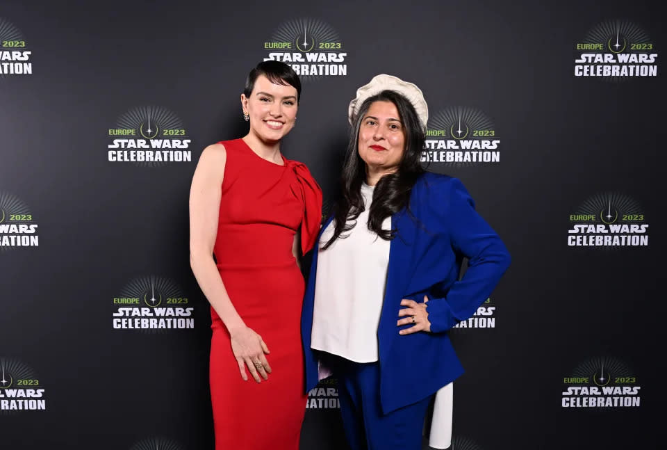 Daisy Ridley und Sharmeen Obaid-Chinoy beim Studio-Panel auf der Star Wars Celebration 2023. (Jeff Spicer/Getty Images für Disney)