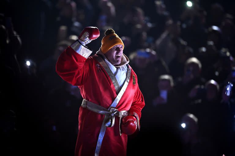 Entra Tyson Fury y empieza el show