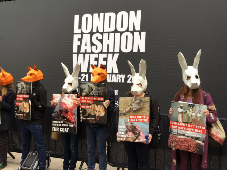 <i>An anti-fur protest took over London Fashion Week today [Photo: Twitter/millyevincent]</i>