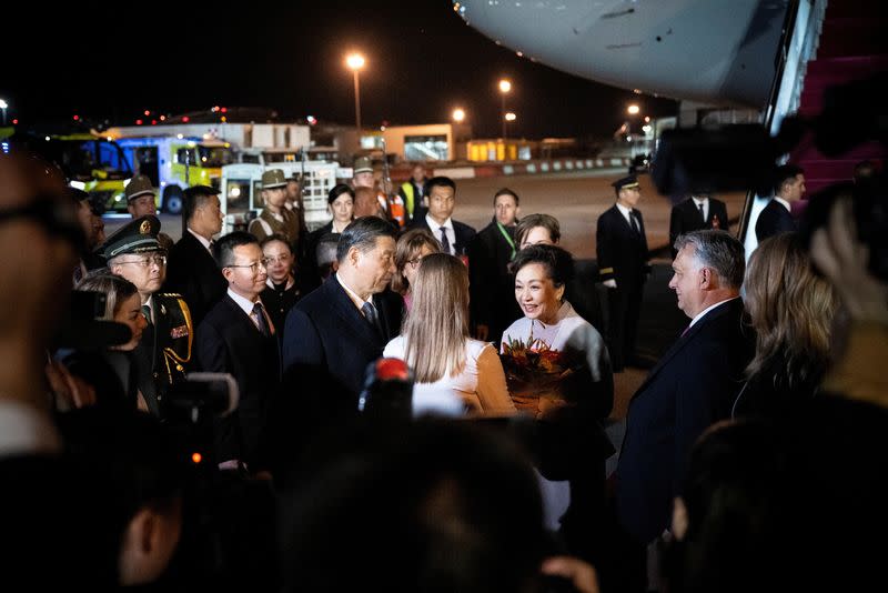 Hungarian Prime Minister Viktor Orban welcomes Chinese President Xi Jinping and his wife Peng Liyuan at the Ferenc Liszt International Airport in Budapest