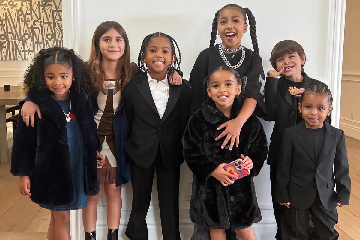 Khloé Kardashian Shares Sweet Family Photo of Kardashian Kids 'Whole