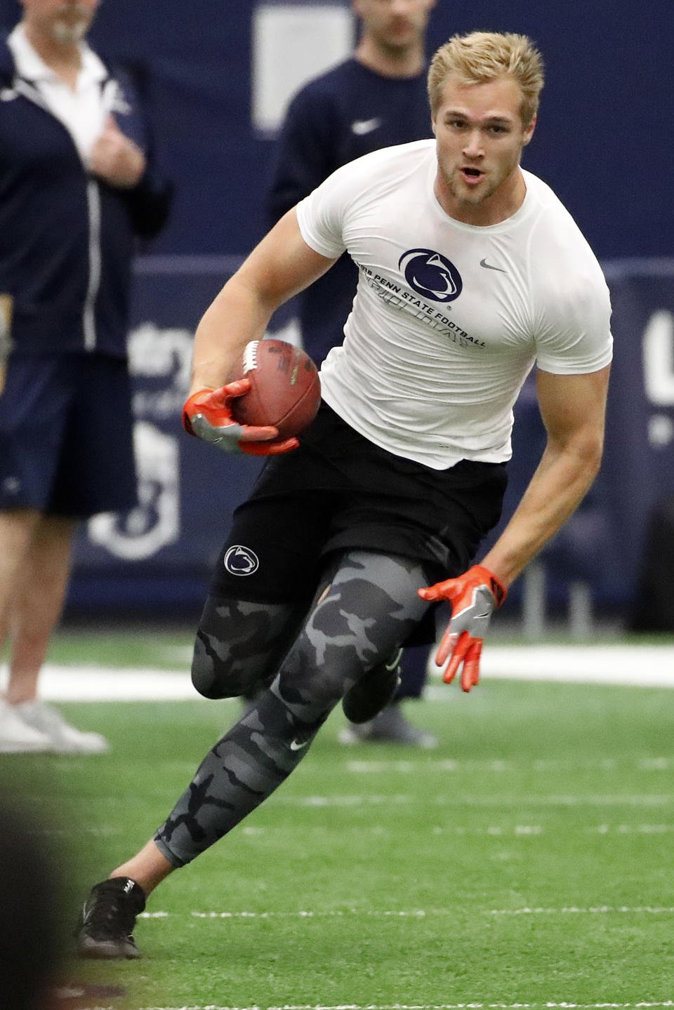 Could rookie Mike Gesicki fill Jimmy Graham’s role in Seattle? Yahoo Fanalyst Liz Loza explains. (AP Photo/Gene J. Puskar)