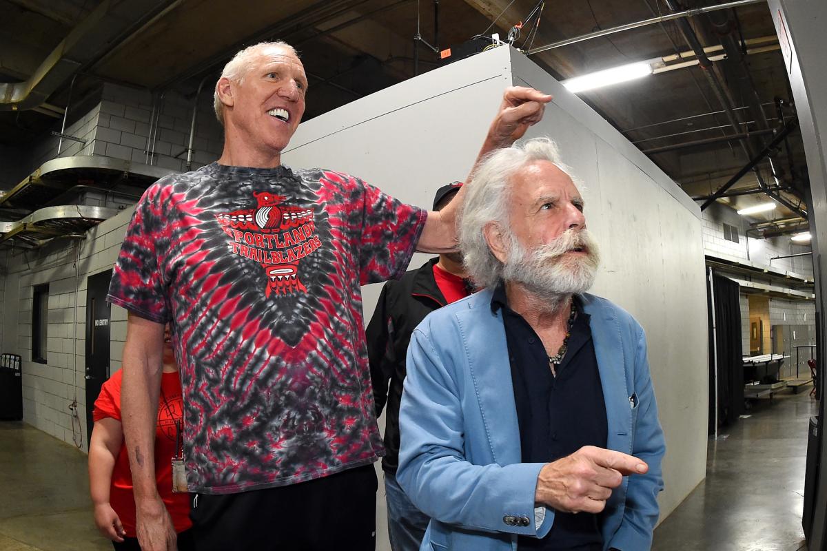 There's nothing more Bill Walton than Bill Walton sorting recyclables at a  Dead & Company show, This is the Loop