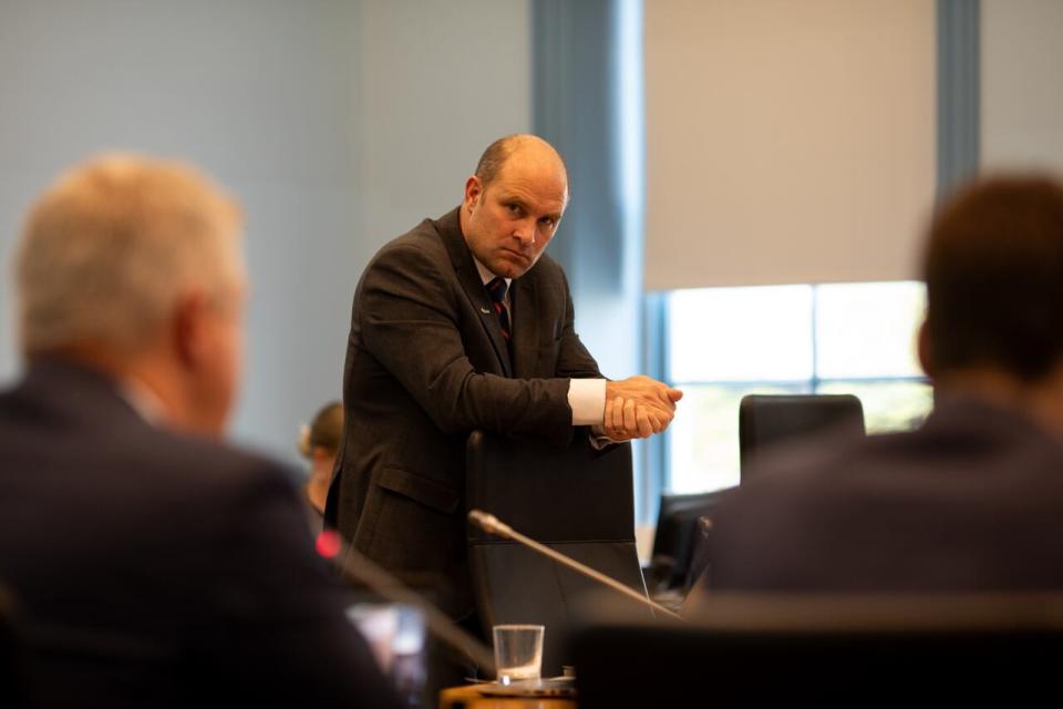 Barrhaven West Coun. David Hill listens to Alstom's vice-president of rolling stock David Van der Wee during a transit commission meeting Thursday.