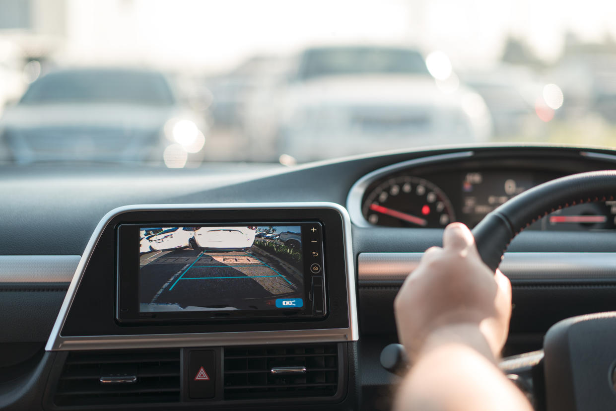 Rear area image showing automobile occurrence/Automotive rear area video camera