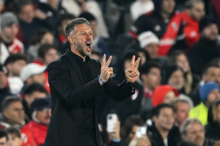 Martín Demichelis dirige a River desde finales de 2022, pero los hinchas no lo terminan de querer