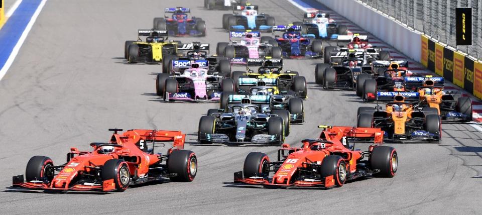 Après le premier tour et le passage de la safety car, le classement est le suivant : Vettel, Leclerc, Hamilton, Sainz, Bottas, Norris, Perez, Verstappen, Hulkenberg et Magnussen pour le top 10. (crédit AFP)