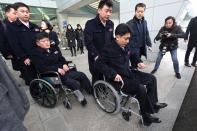 <p>Nordkoreanische Athleten treffen zu den Paralympischen Spielen in Pjöngjang in der entmilitarisierten Zone im südkoreanischen Paju ein. (Bild: REUTERS/Ahn Young-joon/Pool) </p>