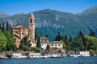 <b>Comer See, Oberitalien</b><br><br>Bei einer Gesamtlänge von fast 50 km ist der Comer See der drittgrößte Italiens. Die ihn umgebende, wunderschöne Berglandschaft hat ihm den Namen „Alpenfjord“ eingebracht. Die zahlreichen Sehenswürdigkeiten wie beispielsweise das „Sacro Monte di Ossuccio“ (UNESCO Kulturerbe), das milde Klima und die reiche Vegetation haben es auch Promis wie George Clooney, Madonna und Brad Pitt angetan. (Bild: ddp images)