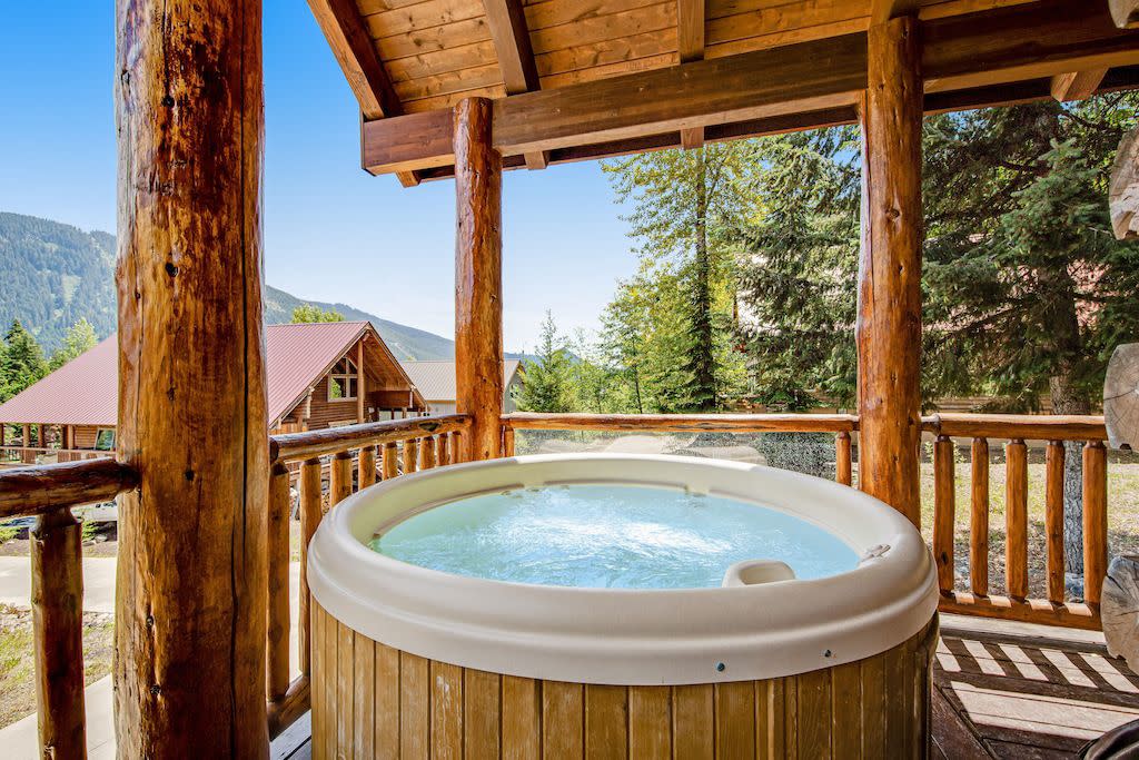 Luxury Log Cabin on the Slopes: More