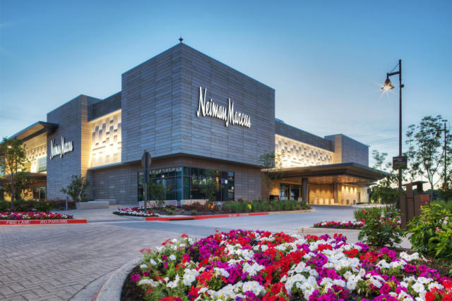 Neiman Marcus earnings hit by steep discounts, softer demand