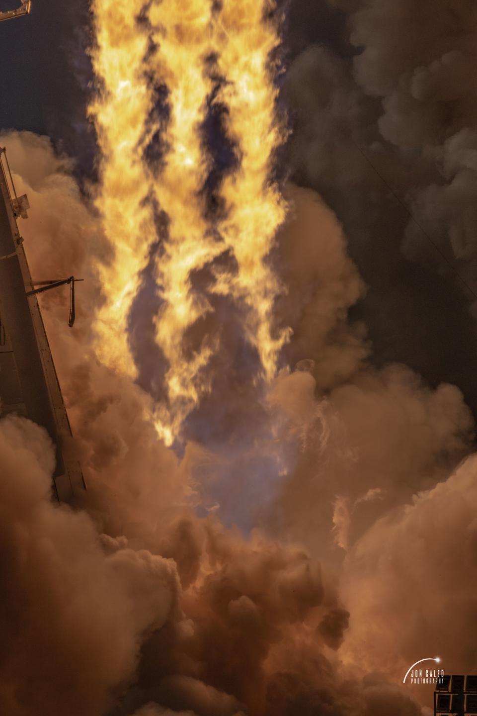 SpaceX Falcon Heavy ArabSat6A April 11 2019. Picture taken by Jon Galed