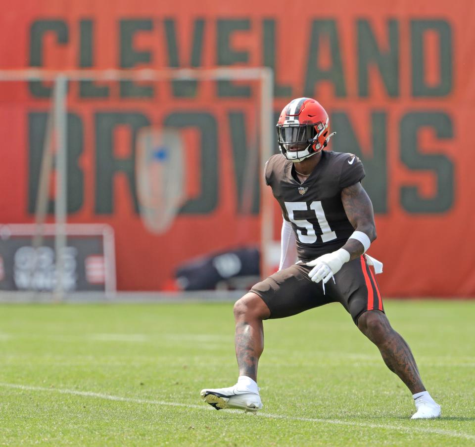 Browns linebacker Mack Wilson drops back into coverage during practice on Friday, August 6, 2021 in Berea, Ohio, at CrossCountry Mortgage Campus. [Phil Masturzo/ Beacon Journal]