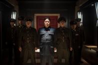 In "The Interview" sollen ein amerikanischer Showmaster und sein Produzent den Diktator Kim Jong-un töten. Die Nordkoreaner fanden das gar nicht witzig. Sony Pictures wurde Opfer von Hackerangriffen, und nach Anschlagsdrohungen auf Kinos wurde der Start des Films sogar zeitweilig abgesagt. (Bild: 2015 Sony Pictures Releasing GmbH)
