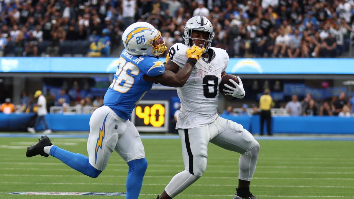 NFL scores, schedule, live Week 12 updates: Josh Jacobs unstoppable;  Chargers, Jags stun with last-second wins 