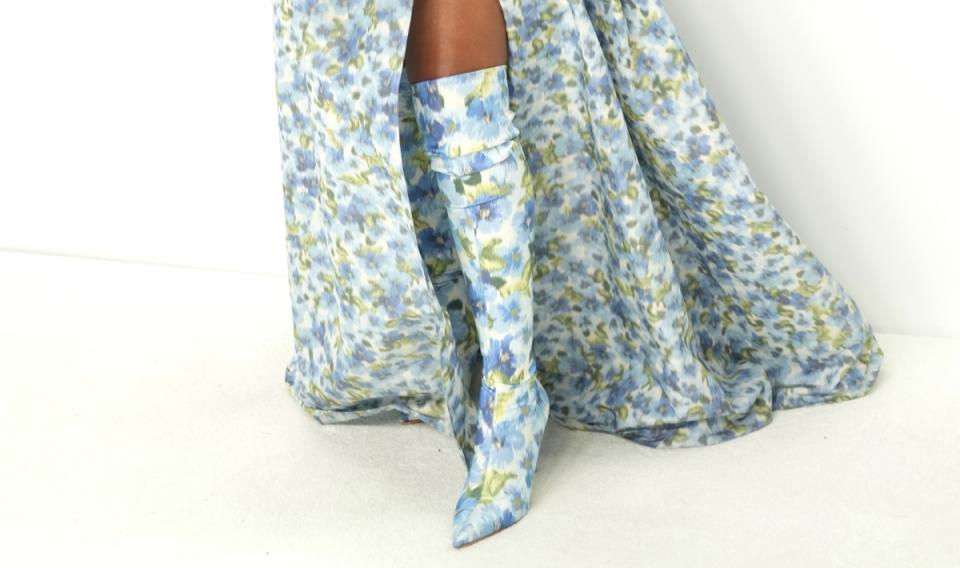 keke palmer shoe style, keke palmer 2022 cfda awards, keke palmer, carolina herrera, pointy floral print boots