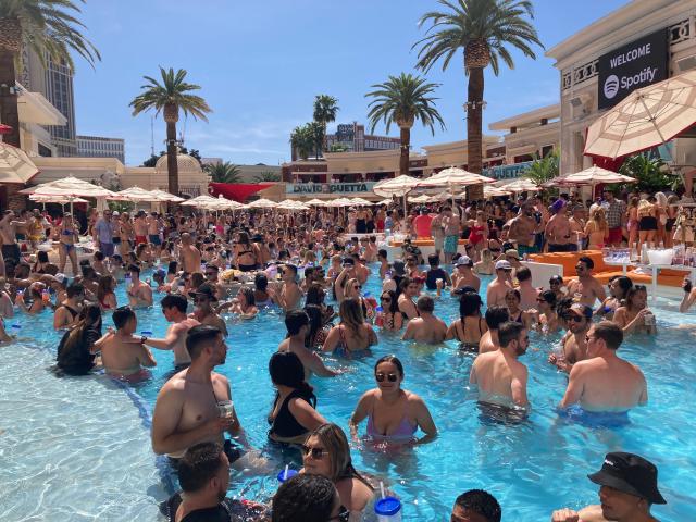 Vegas pool party: 8 tips for dayclub first timers, pool party vegas 