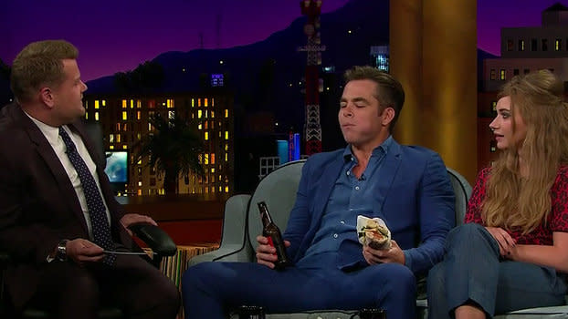 Chris Pine eats food off the floor, remains adorable af