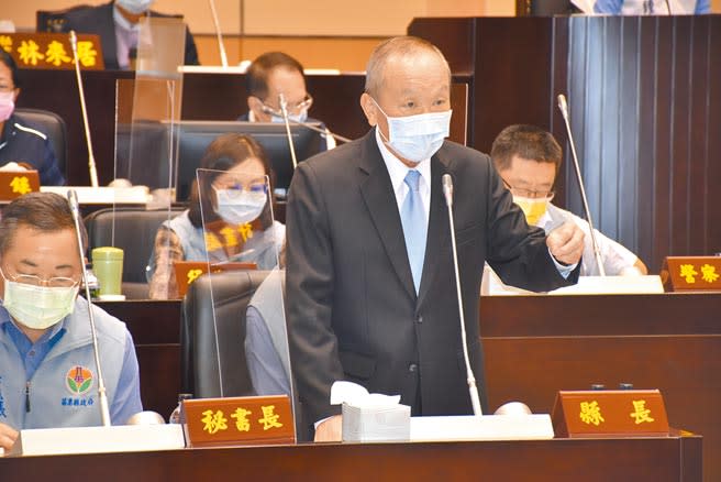 苗栗縣長徐耀昌12日答覆民進黨議員鄭宗國、劉順松質詢時，強調安全是重啟核四的最高原則。（謝明俊攝）