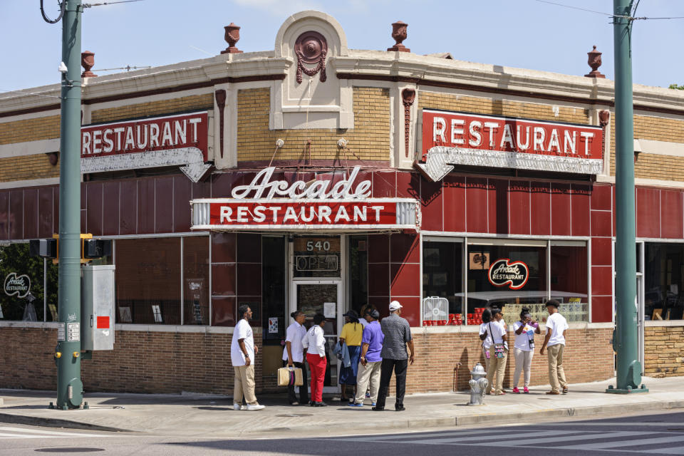 Founded in 1919, The Arcade Restaurant is Memphis' oldest restaurant. Scenes from Mystery Train, Great Balls of Fire, The Client, The Firm, 21 Grams, Walk the Line, to name a few, have been filmed in the restaurant.