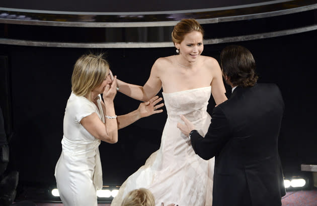 "And the Oscar goes to Jennifer Lawrence" - Völlig aus dem Häuschen stürmte der "Tribute von Panem"-Star auf die Bühne...