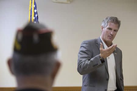 Scott Brown, a Republican candidate for the U.S. Senate, answers a question from the audience during a town hall campaign stop at a VFW post in Hudson, New Hampshire September 3, 2014. REUTERS/Brian Snyder