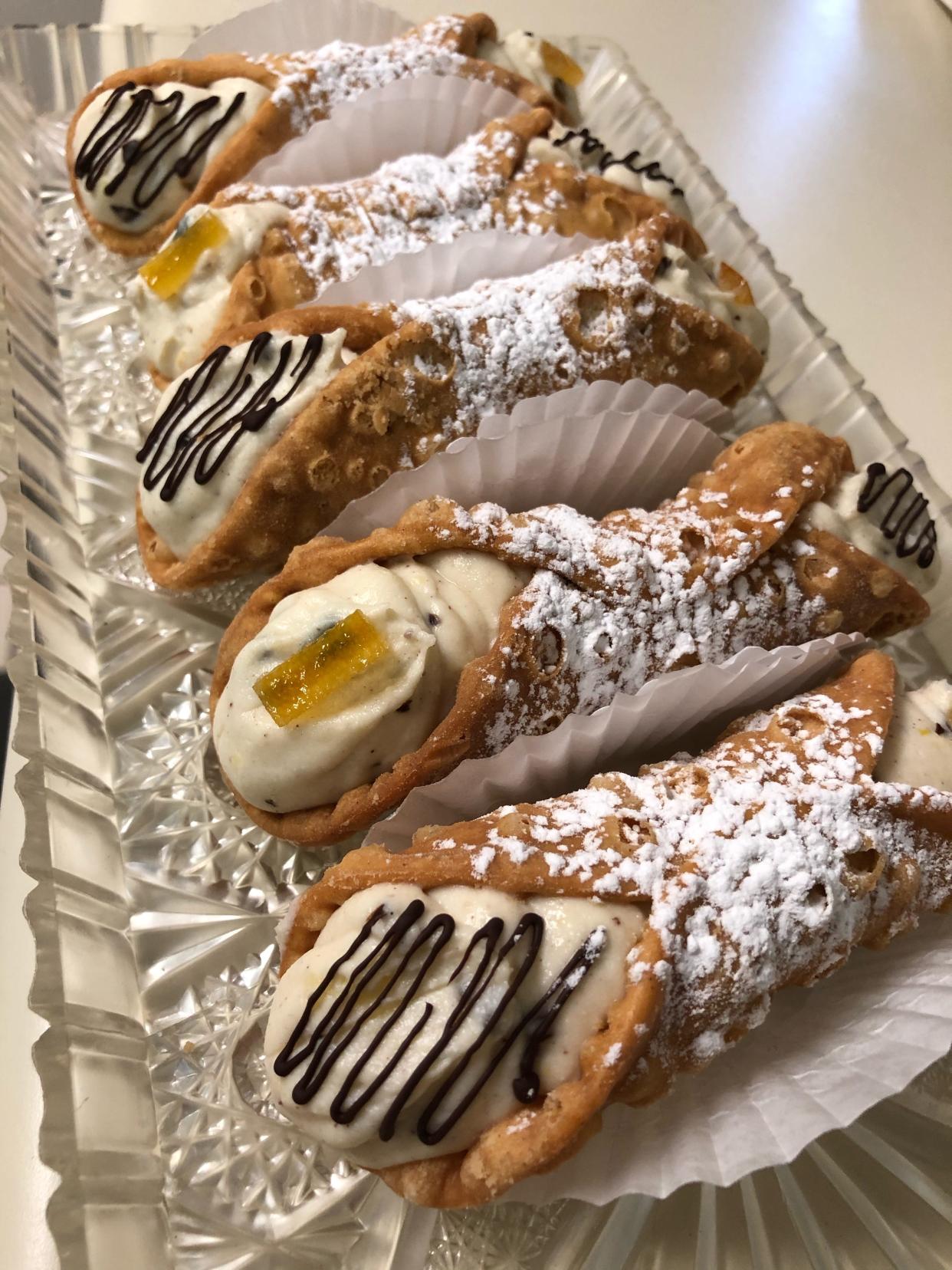 Cannoli.