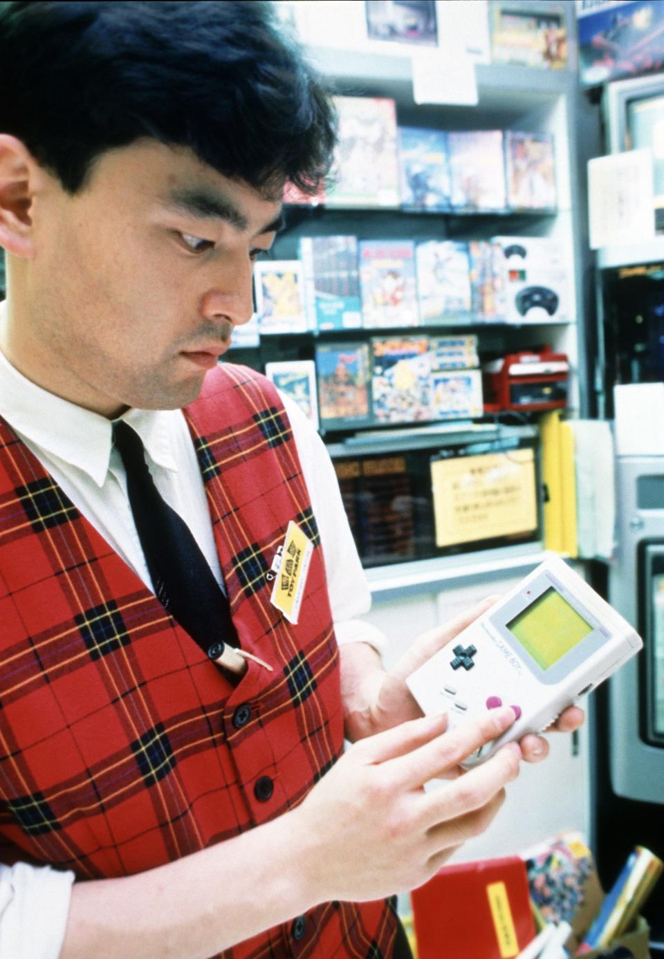 Nintendo Game Boy: 1989 holiday season