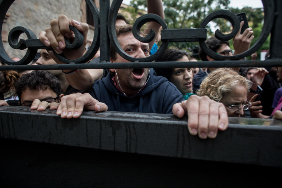 <p>Pro-referendum supporters lock a gate to a polling station as members of the Spanish National Police arrived to control the area during voting at the Escola Industrial of Barcelona school polling station on Oct. 1, 2017 in Barcelona, Spain. (Photo: Chris McGrath/Getty Images) </p>