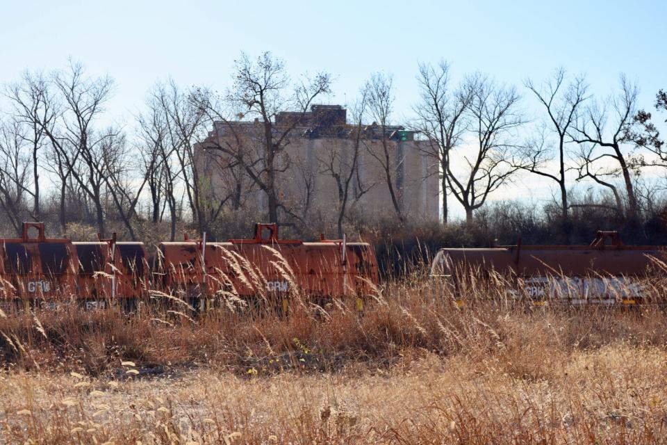 California-based Fulcrum BioEnergy wants to turn trash and plastic into jet fuel at this former cement plant in Gary, Indiana.