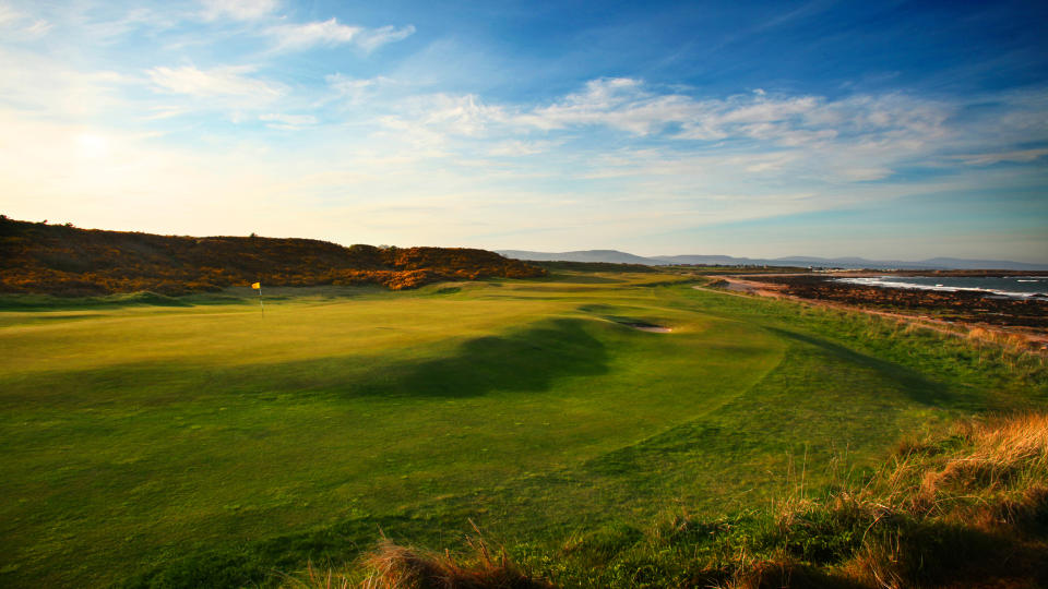 Royal Dornoch hole along the coast