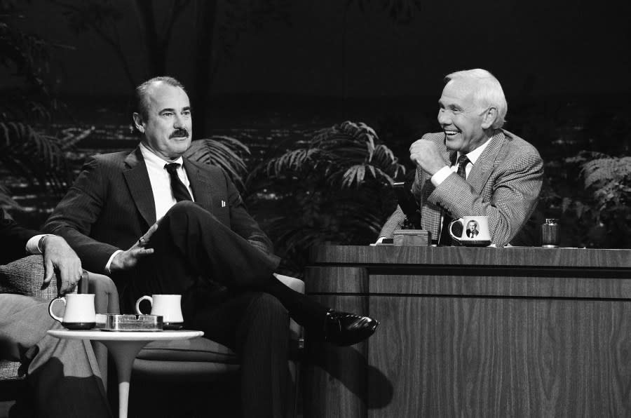 THE TONIGHT SHOW STARRING JOHNNY CARSON — Pictured: (l-r) Actor Dabney Coleman during an interview with host Johnny Carson on April 25, 1991 — (Photo by: Paul Drinkwater/NBCU Photo Bank/NBCUniversal via Getty Images via Getty Images)