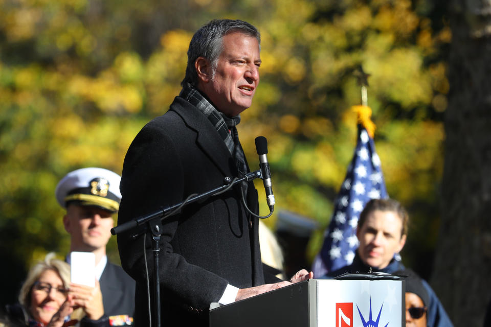 <p>New York City Mayor Bill de Blasio speaks at a ceremony before the Veterans Day parade in New York City on Nov. 11, 2017. (Photo: Gordon Donovan/Yahoo News) </p>