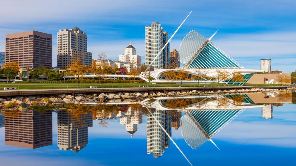 skyscrapers skyline of milwaukee and lake michigan, wi