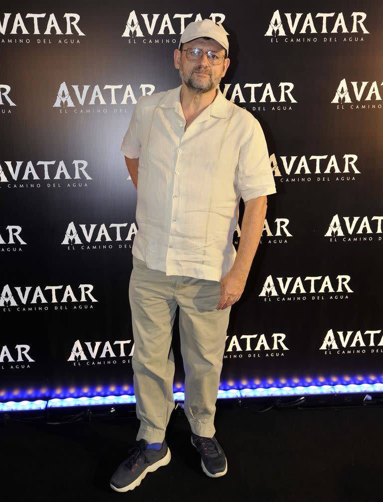 Christophe Krywonis no quiso perderse este preestreno. Con un look muy casual, camisa, pantalón y gorrita al tono, el chef posó para los fotógrafos