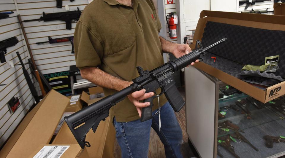 AR-15-style semiautomatic rifles similar to the one in this 2016 photo are sometimes turned into machine guns with conversion devices called auto-sears. Kristopher Ervin of Orange Park has been indicted on federal gun charges for mailing hundreds of items that prosecutors say work like auto-sears.