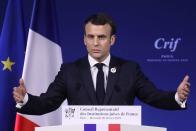 <p>Une recrudescence à laquelle le gouvernement a décidé de s’attaquer. Présent mercredi soir au traditionnel dîner du Conseil représentatif des institutions juives de France (CRIF), Emmanuel Macron a annoncé des décisions fortes pour lutter contre cette résurgence, au premier rang desquelles l’adoption d’une définition de l’antisémitisme élargie à l’antisionisme.<br>(Crédit : Getty Images) </p>