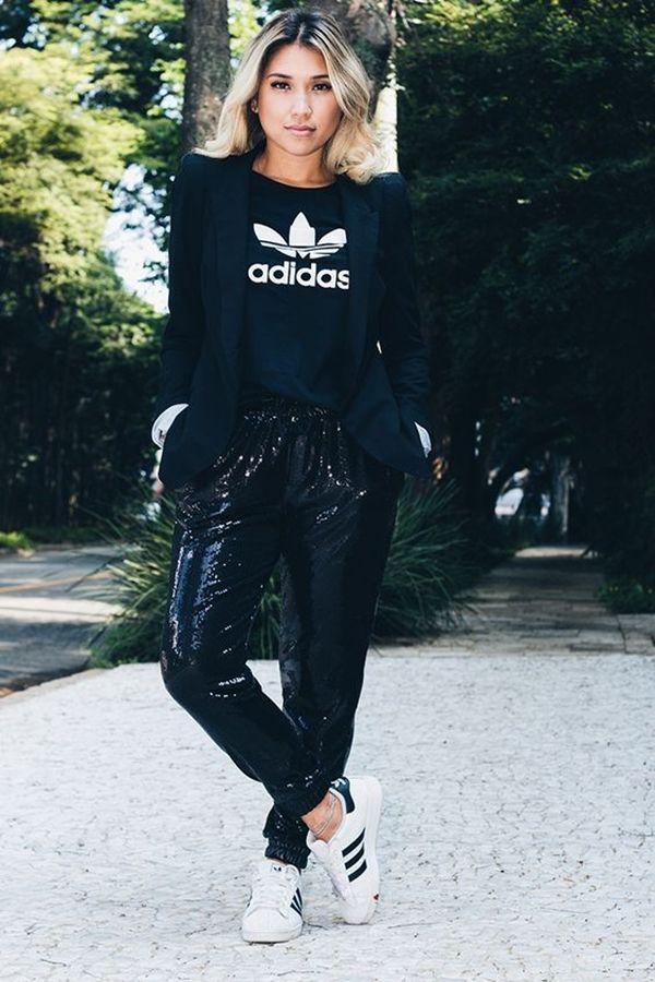 Les paillettes et les Adidas vont si bien ensemble !