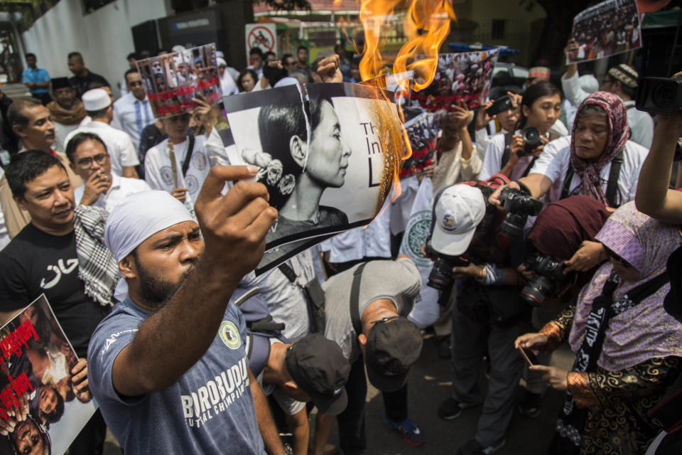 An Indonesian protester burns a picture of Myanmar's Aung San Suu Kyi during a rally in front of Myanmar's embassy in Jakarta on Sept. 2. (Photo: Donal Husni/NurPhoto via Getty Images)