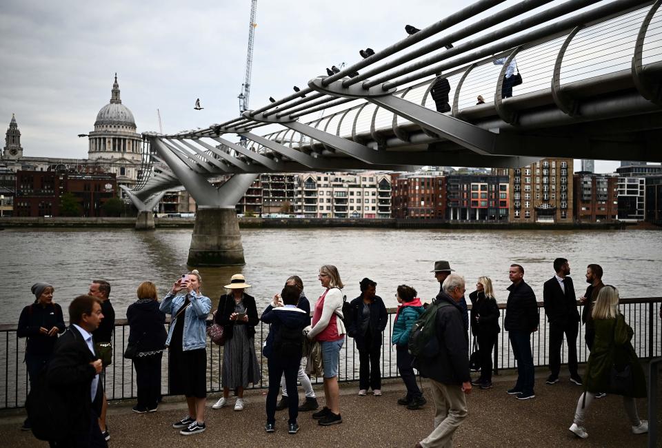 Members of the public stand in the queue, opposite St Paul's Cathedral (AFP via Getty Images)