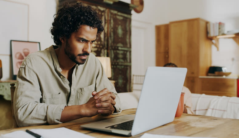 A taxpayer considering two ways to file his taxes: Head of household vs. Single.