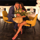 <p>Para la pedida, Ramos ha organizado una romántica cena en un restaunte. Allí ha sorprendido a su chica con un ramo de flores, compuesto por rosas y hortensias (Foto: Instagram). </p>