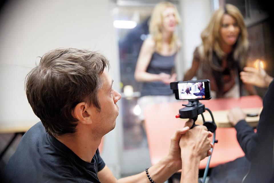 尚恩貝克以iPhone 手機拍攝《夜晚還年輕》，是獨立製片的最佳示範。（鄒時擎提供）