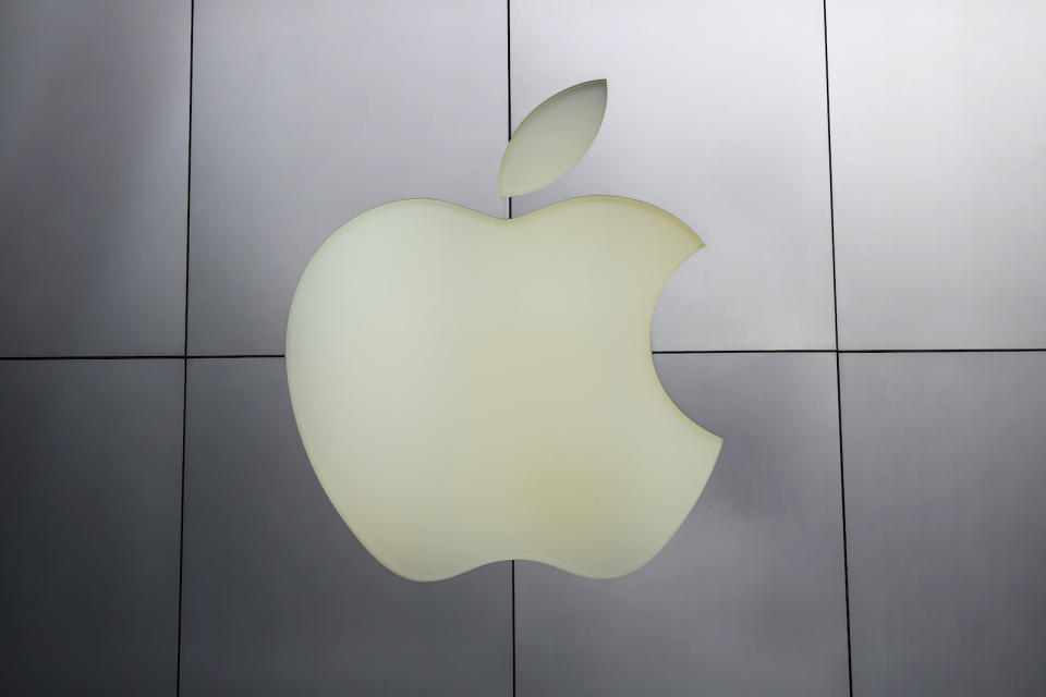 The Apple logo is pictured at its flagship retail store in San Francisco, California January 27, 2014. Apple releases results after today's bell for the key holiday season which included the first full quarter of selling the iPhone 5S and 5C and analysts will be looking to see how margins hold up as competition and production costs riseREUTERS/Robert Galbraith  (UNITED STATES - Tags: BUSINESS) - GM1EA1S0BNG01