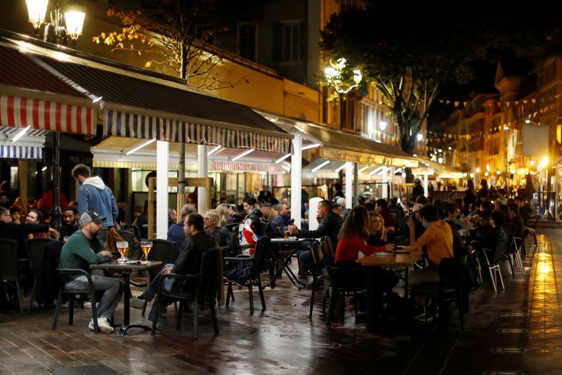 Restaurants before the nightly curfew in Nice