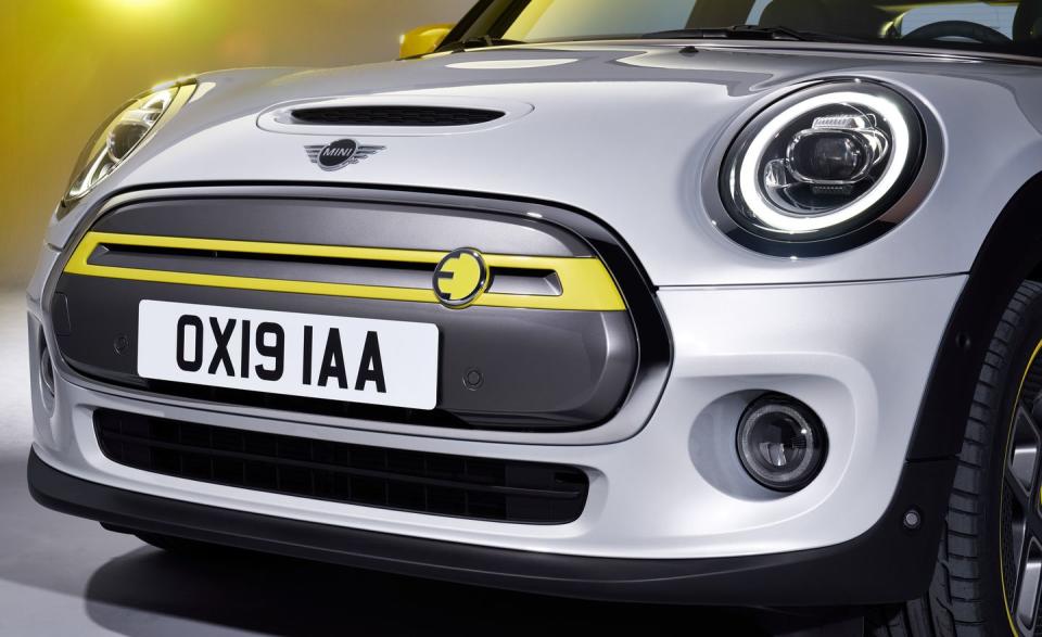 View Photos of the New 2020 Mini Cooper SE