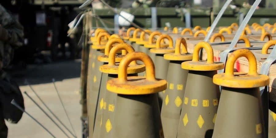 American cluster munitions