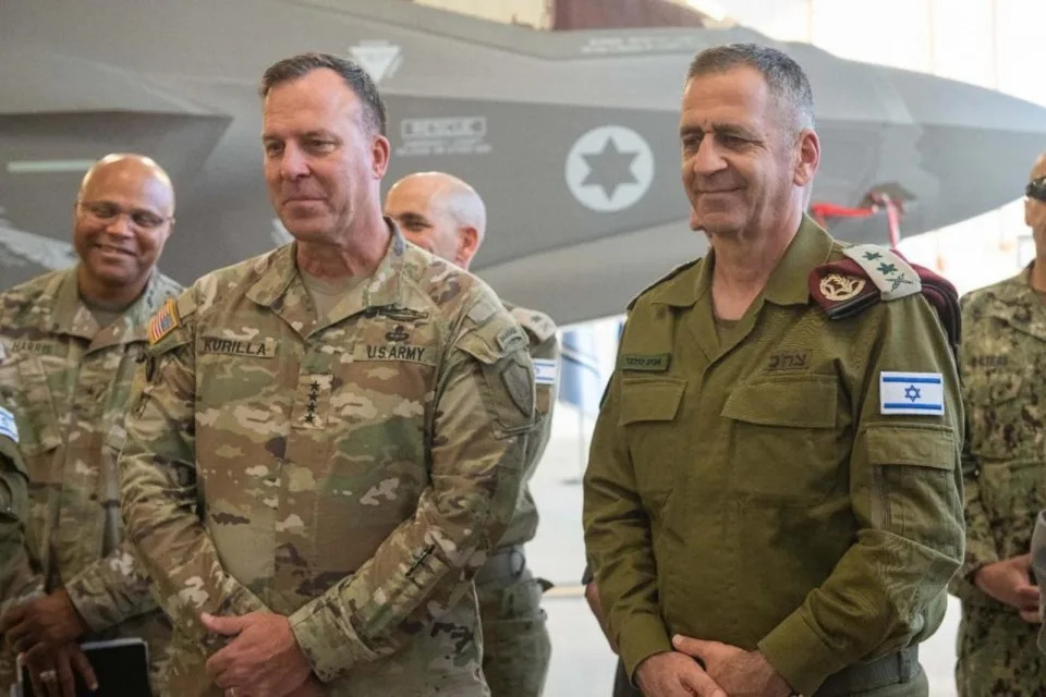PHOTO: Michael Kurilla, head of the United States Central Command meets with IDF chief Aviv Kohavi at the Nevatim airbase in Be'er Sheva, Israel, Nov. 15, 2022. (Israeli Defense Forces/Anadolu Agency via Getty Images)