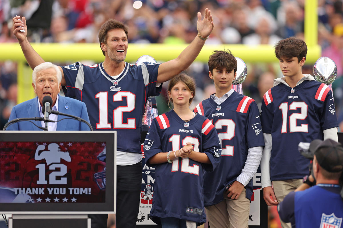 Tom Brady makes emotional return to New England Patriots, but Philadelphia  Eagles didn't get the memo